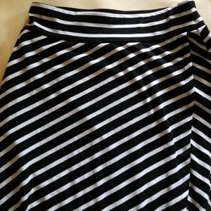 Skirt, black and white. Low-high maxi like new
